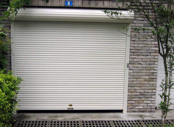 日照壹號(hào)學(xué)府卷簾門案例 - 中出網(wǎng)-智能出入口與停車充電門戶