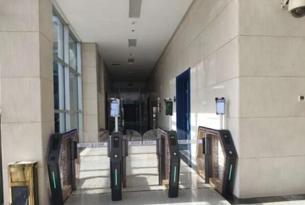 道爾智控四臺(tái)速通門(mén)+三臺(tái)人臉識(shí)別測(cè)溫一體機(jī)