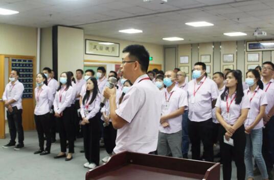 會議由商務部經理常松陽主持，營銷中心賀總作了動員