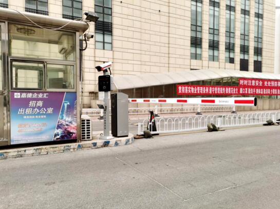 道爾智控停車設(shè)備簡(jiǎn)三一體機(jī)四進(jìn)兩出系統(tǒng)入駐北京嘉捷科技園