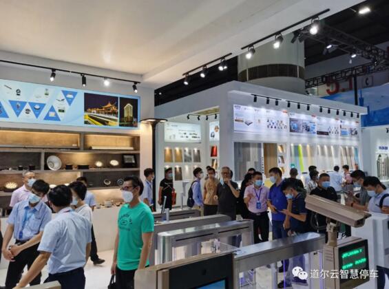 道爾智控與堅(jiān)朗為現(xiàn)場觀眾展示的無人值守出入口系統(tǒng)