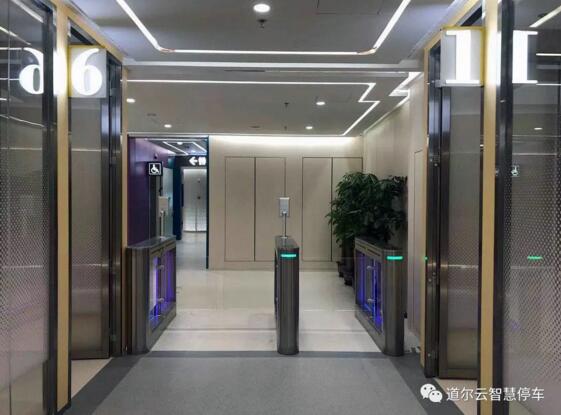 道爾測(cè)溫人臉識(shí)別一體機(jī)