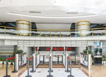 道爾人臉測溫?cái)[閘嚴(yán)守深業(yè)中心大廈