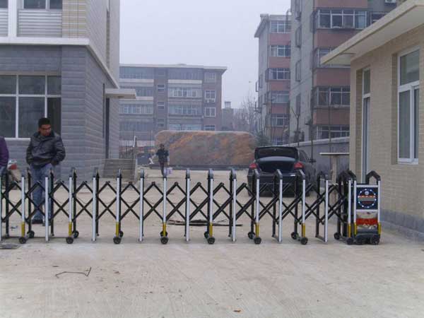 德陽(yáng)西都名苑電動(dòng)伸縮門案例 - 中出網(wǎng)-智能出入口與停車充電門戶