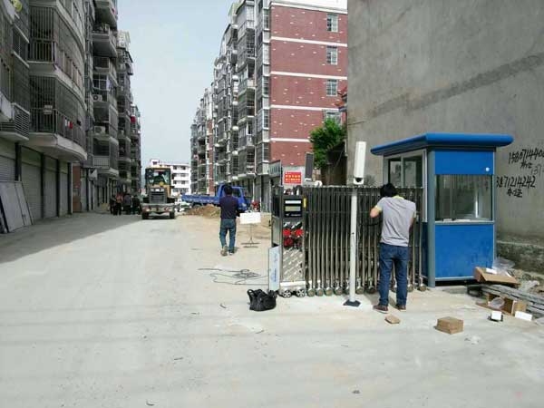 黃岡碧桂園電動(dòng)伸縮門案例 - 中出網(wǎng)-智能出入口與停車充電門戶