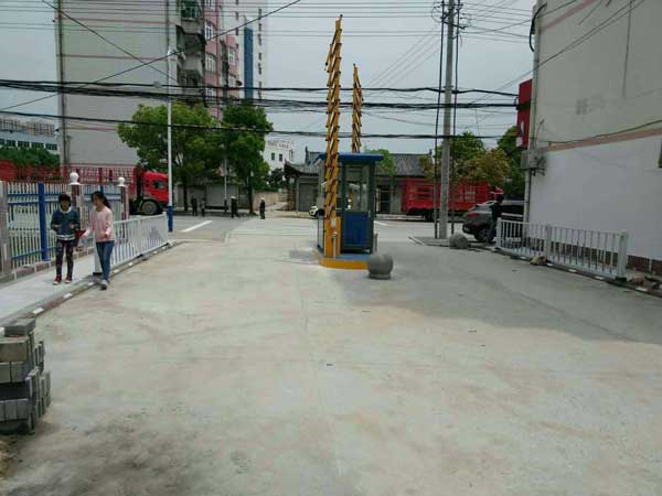 黃岡英山富和花園?錦繡天城柵欄道閘案例 - 中出網(wǎng)-智能出入口與停車充電門戶