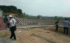 黃岡金泰國際廣場伸縮門案例