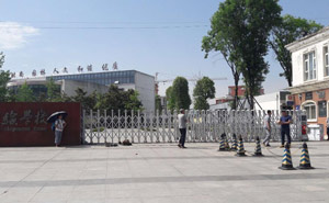宜賓龍文實(shí)驗(yàn)學(xué)校電動(dòng)伸縮門(mén)案例