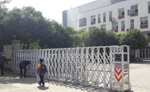 宜賓東辰國(guó)際學(xué)校電動(dòng)伸縮門(mén)案例