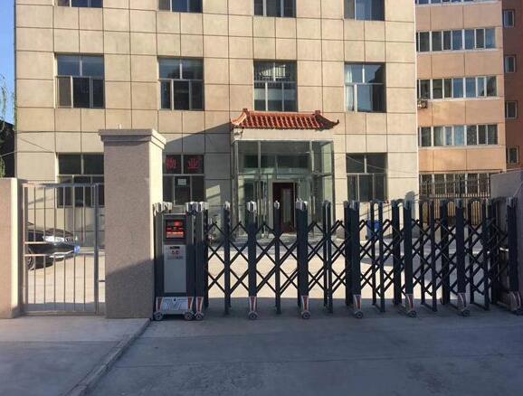 張家口出安智能電動(dòng)伸縮門(mén)進(jìn)駐鑫華景園大門(mén)口