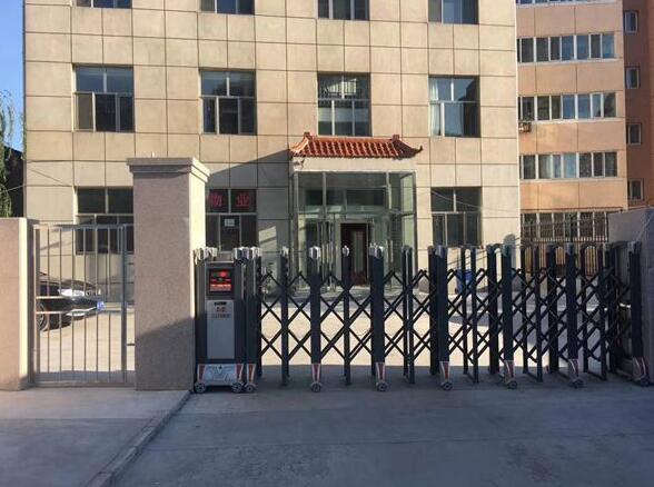 張家口出安智能為博銳楓景添上伸縮門(mén)