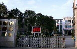 張家口出安智能伸縮門進(jìn)駐張家口東方中學(xué)大門口