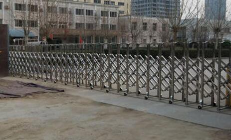 張家口出安智能伸縮門成功落地張家口勝達(dá)聚合物有限公司