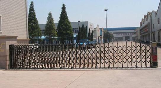 張家口出安智能電動伸縮門點(diǎn)綴張家口市城建職工中等專業(yè)學(xué)校