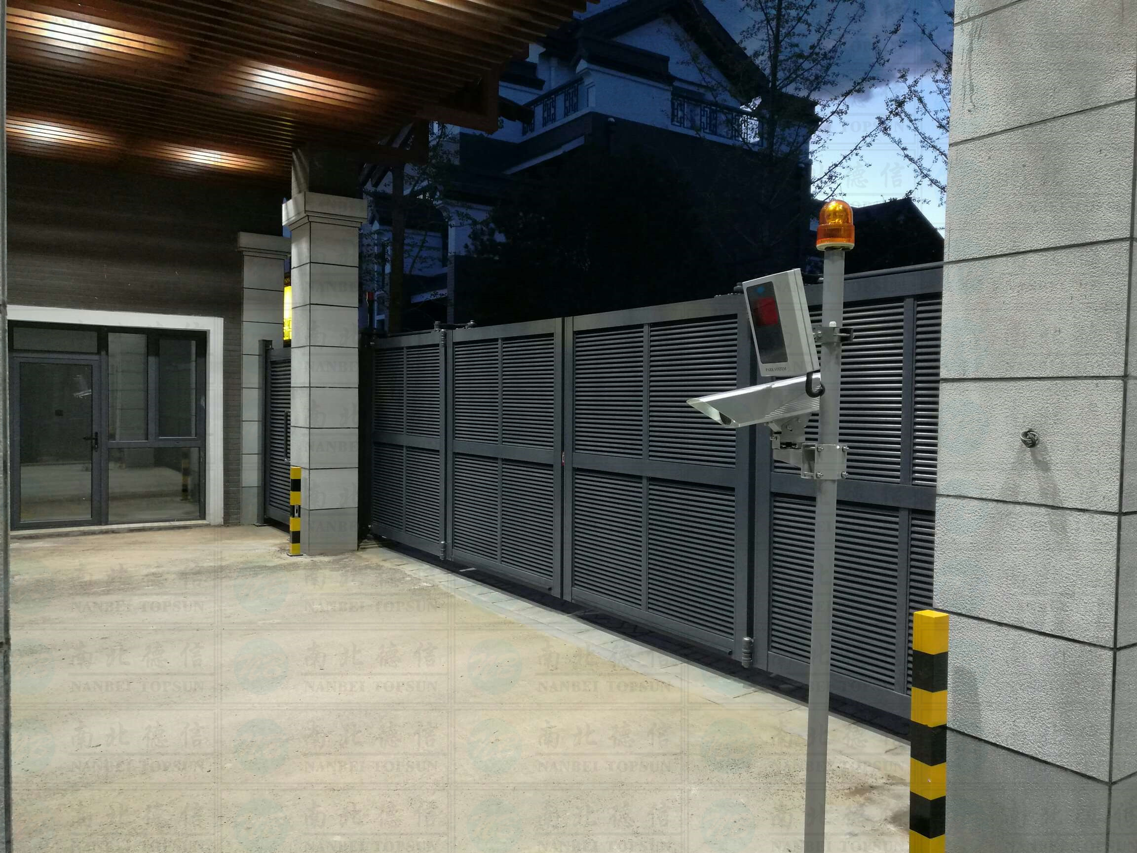 熱烈祝賀承德出安智能分段平移門進(jìn)駐承德江南?？? />   
                <div   id=