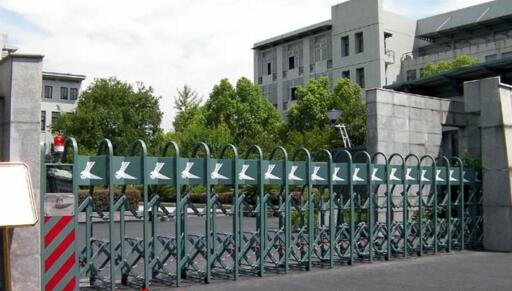 承德廣播電視大學(xué)選用承德出安智能電動伸縮門是明智之舉