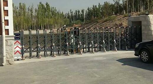 亢龍東郡安裝承德出安智能電動(dòng)伸縮門正式投入使用