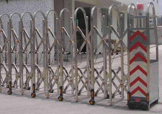 承德出安智能電動(dòng)伸縮門順利進(jìn)駐承德華慷都山農(nóng)產(chǎn)品集團(tuán)有限公司大門口