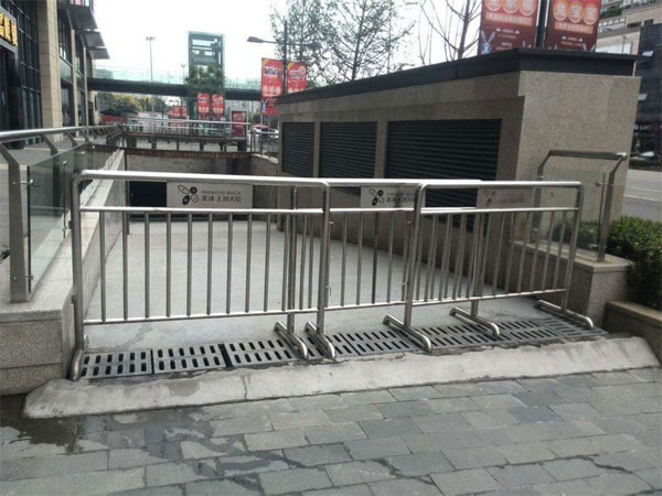 不銹鋼護(hù)欄3