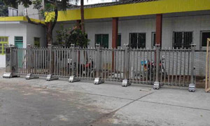 婁底市創(chuàng)業(yè)投資集團(tuán)有限公司電動(dòng)伸縮門案例