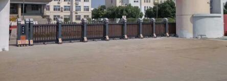 秦皇島出安智能電動伸縮門點綴好萊塢魔法城