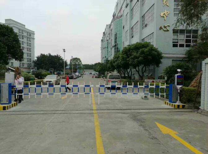 六盤水恒遠帝都新城欄柵道閘工程 - 中出網(wǎng)-智能出入口與停車充電門戶