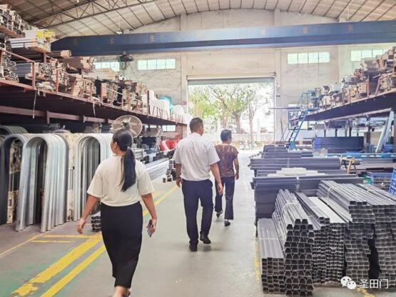 主持ISO9001：2015質(zhì)量管理體系認證審核工作的張老師