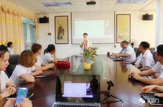 家居門、伸縮門部門負(fù)責(zé)人進(jìn)行了八月份工作總結(jié)