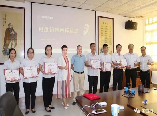 會(huì)議也迎來了高潮部分——頒獎(jiǎng)時(shí)刻