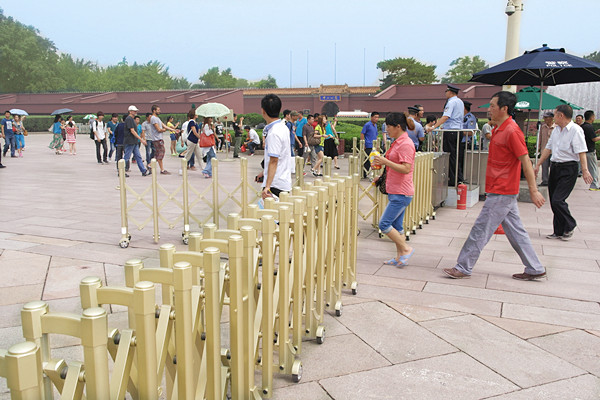 北京天安門廣場伸縮門工程案例 - 中出網(wǎng)-智能出入口與停車充電門戶