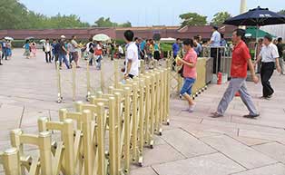 北京天安門廣場伸縮門工程案例 - 中出網(wǎng)-智能出入口與停車充電門戶