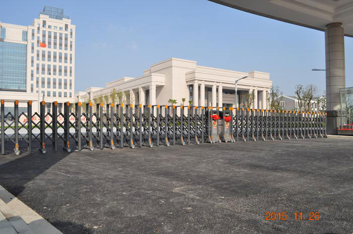 上海中國(guó)武警部隊(duì)伸縮門工程案例 - 中出網(wǎng)-智能出入口與停車充電門戶
