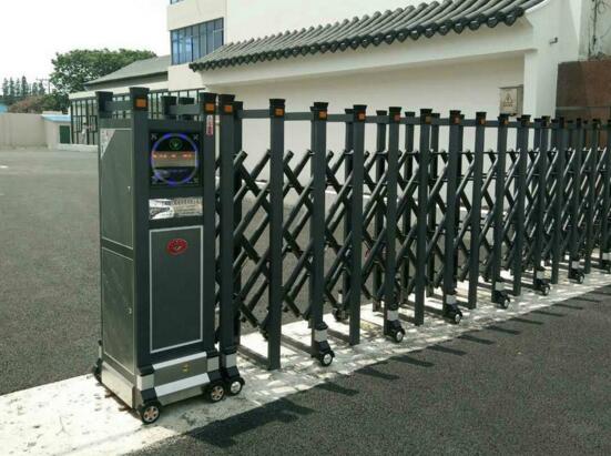 衡水市第二中學(xué)與衡水出安智能伸縮門達(dá)成合作協(xié)議