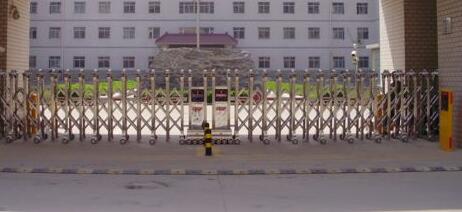 衡水出安智能為衡水松石設(shè)計裝飾有限公司添上電動伸縮門