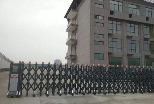 衢州市工程技術(shù)學(xué)校安裝衢州出安智能電動(dòng)伸縮門正式投入使用