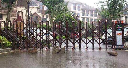 衢州出安智能電動伸縮門進(jìn)駐衢州市翔宇中等專業(yè)學(xué)校大門口