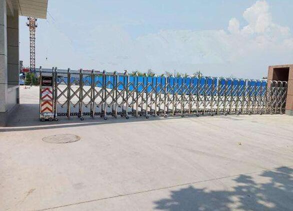 衢州出安智能為華都天元府大門口增添電動(dòng)伸縮門