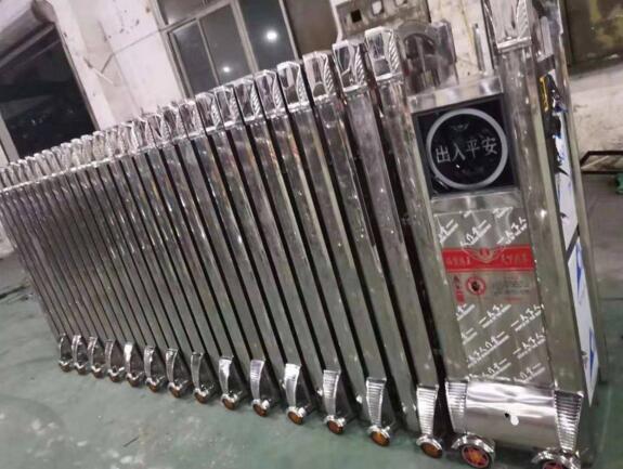 衢州出安智能電動(dòng)伸縮門安裝在衢州市柯城區(qū)新華小學(xué)大門口