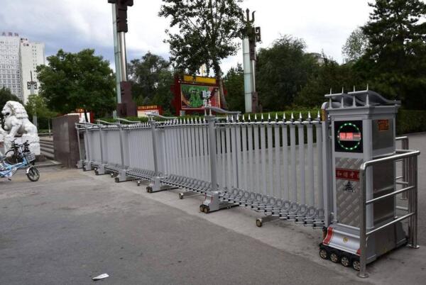 舟山出安智能伸縮門讓鼎尚斜屋天窗別墅鋁藝護(hù)欄大門廠顯得更有個性