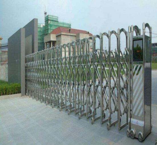 藍(lán)綠和園選用舟山出安智能電動伸縮門