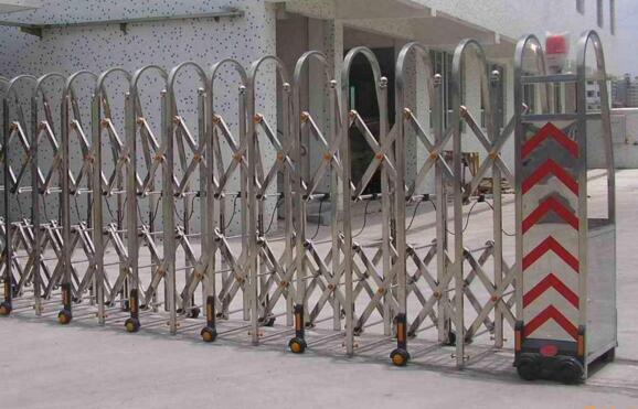 麗水出安智能電動(dòng)伸縮門進(jìn)駐麗水學(xué)院職業(yè)技術(shù)學(xué)院大門口