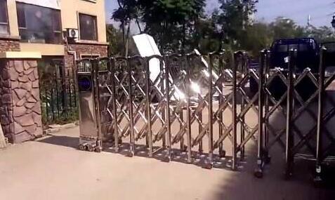 麗水出安智能電動伸縮門安裝在平昌華府大門口