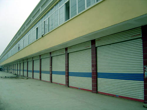 娃哈哈西寧工業(yè)園區(qū)卷簾門案例 - 中出網(wǎng)-智能出入口與停車充電門戶