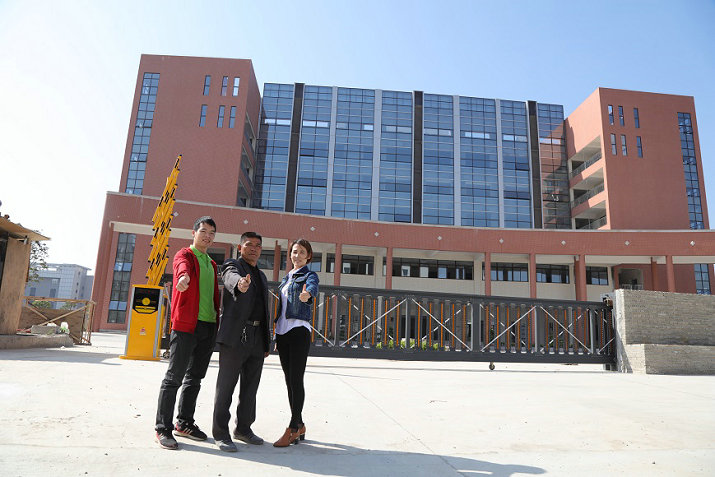 撫州森鴻科技產(chǎn)業(yè)園欄柵道閘案例 - 中出網(wǎng)-智能出入口與停車充電門戶