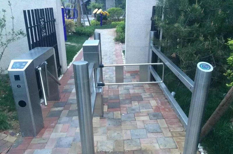 北京西莫羅小區(qū)門禁閘機系統(tǒng)上崗增安全