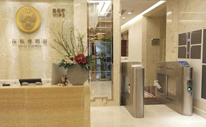 深圳寶安國際機場T3航站樓室內(nèi)擺閘案例 - 中出網(wǎng)-智能出入口與停車充電門戶