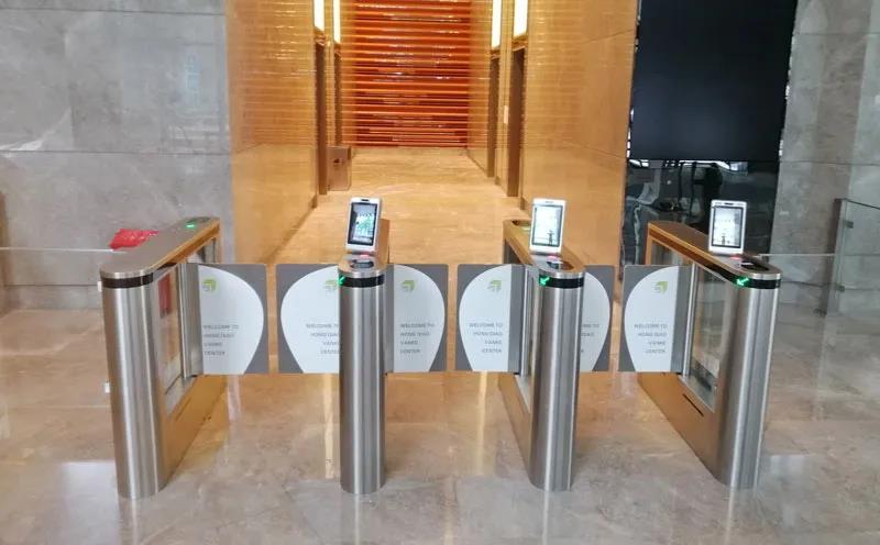 上海虹橋中心大廈通道閘工程案例 - 中出網(wǎng)-智能出入口與停車充電門戶