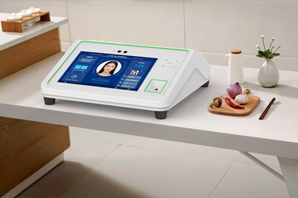 云卡通人臉識別消費機