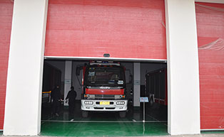 達州氣田中心工業(yè)提升門工程案例