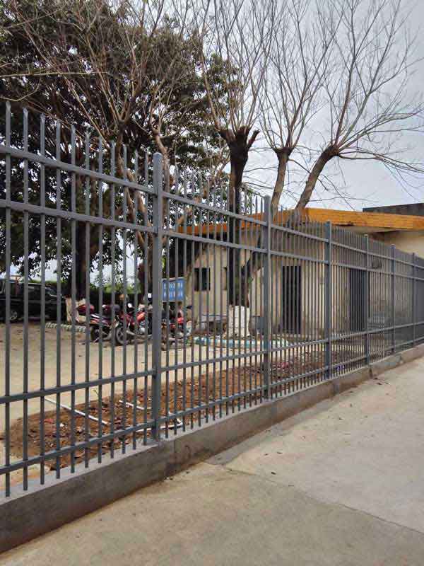 慶賀梅州出安智能護欄進駐梅州梅縣機場生活區(qū)